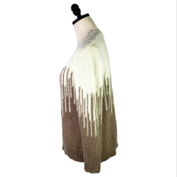 jon & anna Eyelash Effect Graphic Sweater. Color Cream & Taupe Size L - Picture 4 of 6